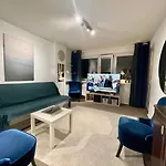 Apartment Blue 3 Metro Wifi 1 Gbs 75'tv Netflix Hbo Max Appletv Amazon Warsaw