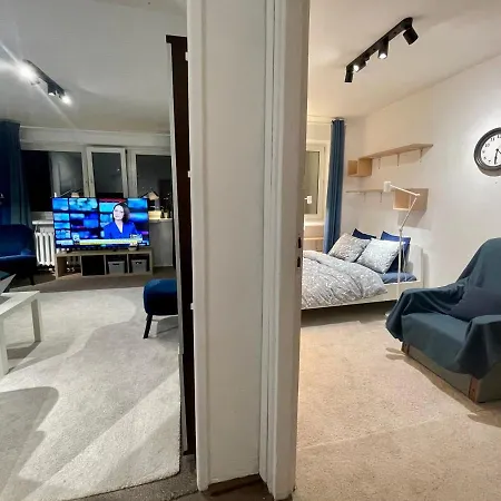 Blue 3 Metro Wifi 1 Gbs 75'tv Netflix Hbo Max Appletv Amazon Appartement Varsovie